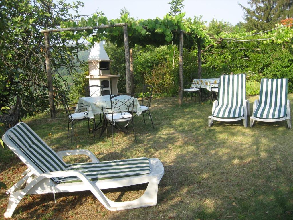 Agriturismo Cascina Serra Cossano Belbo 外观 照片