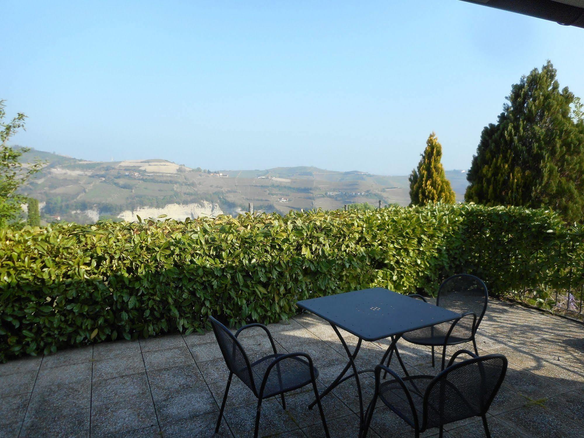 Agriturismo Cascina Serra Cossano Belbo 外观 照片