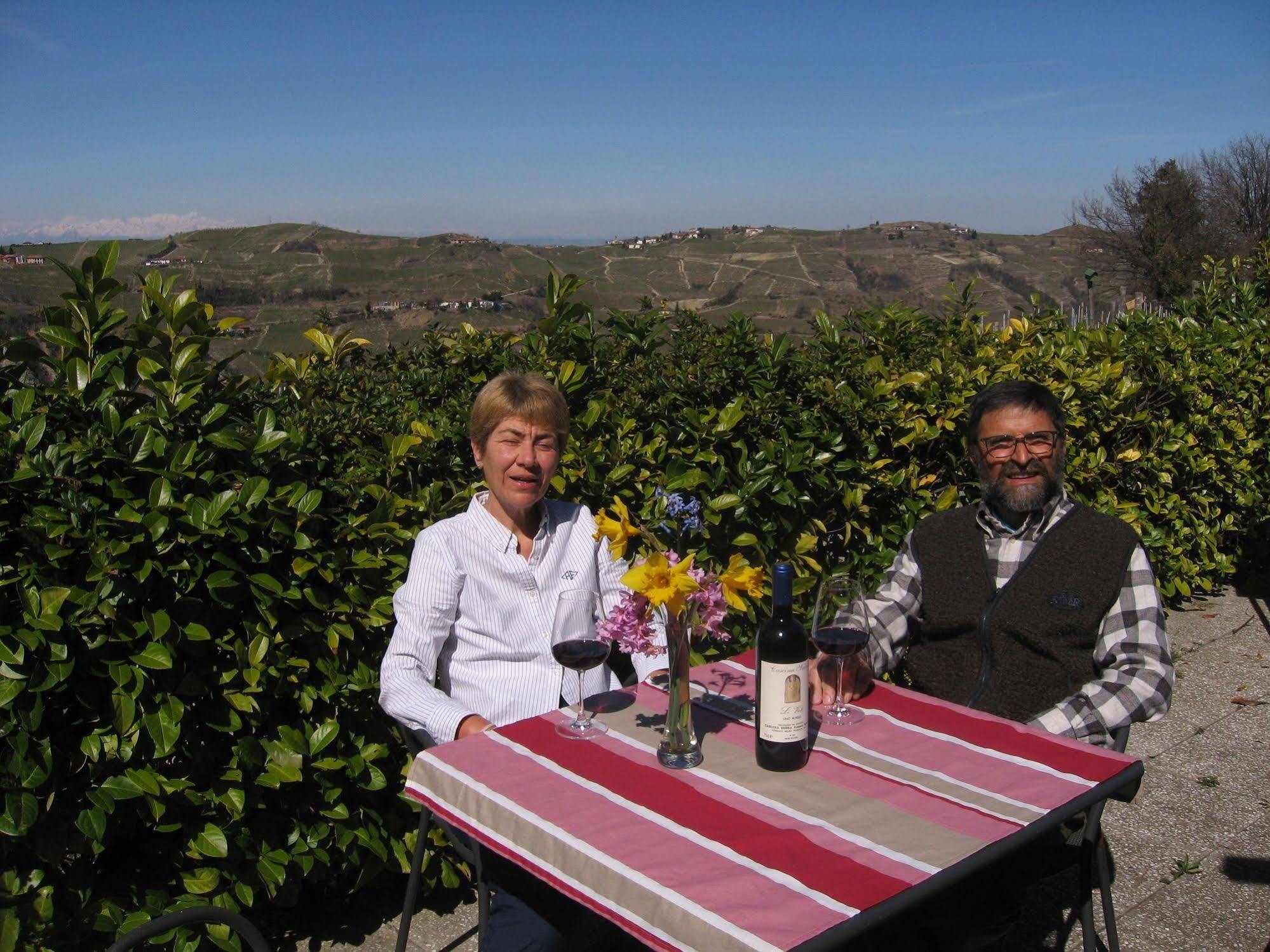 Agriturismo Cascina Serra Cossano Belbo 外观 照片
